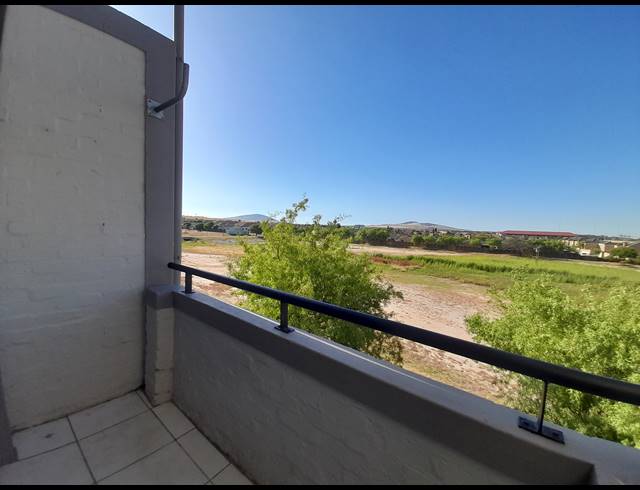 6 BEDROOM APARTMENT FOR SALE IN UITZICHT